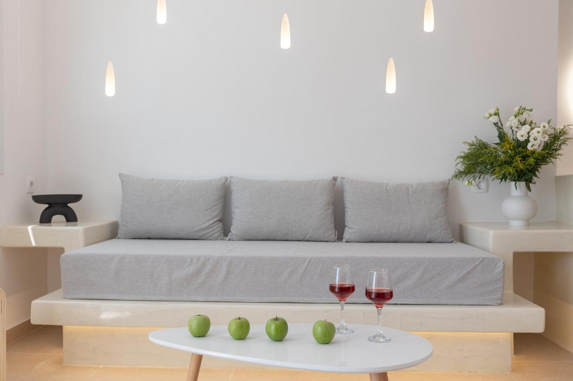 Theophrasti Suites Foinikia  ภายนอก รูปภาพ