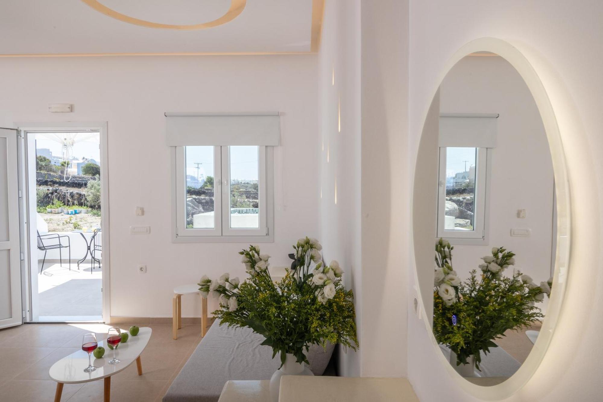 Theophrasti Suites Foinikia  ภายนอก รูปภาพ