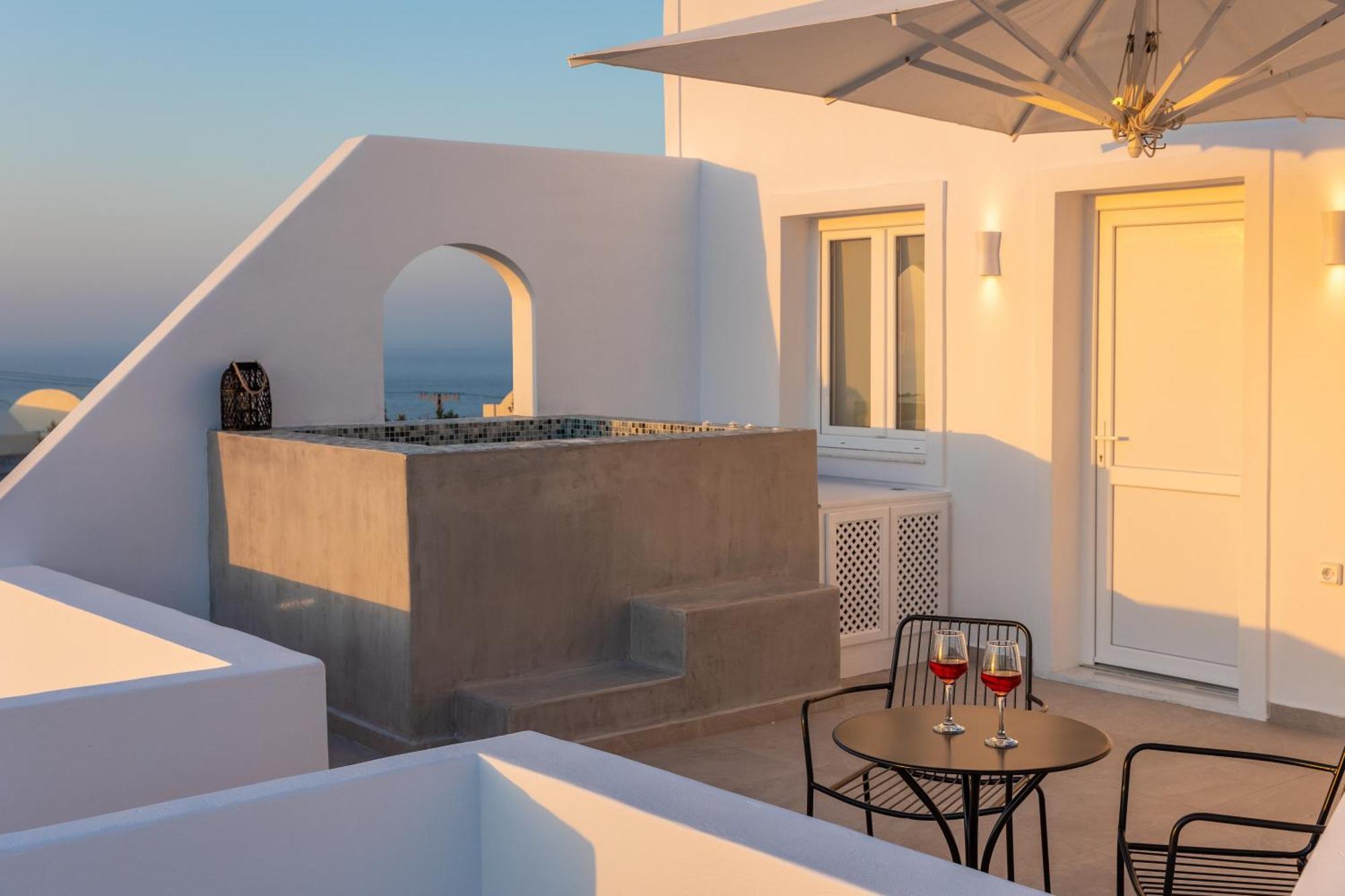 Theophrasti Suites Foinikia  ภายนอก รูปภาพ