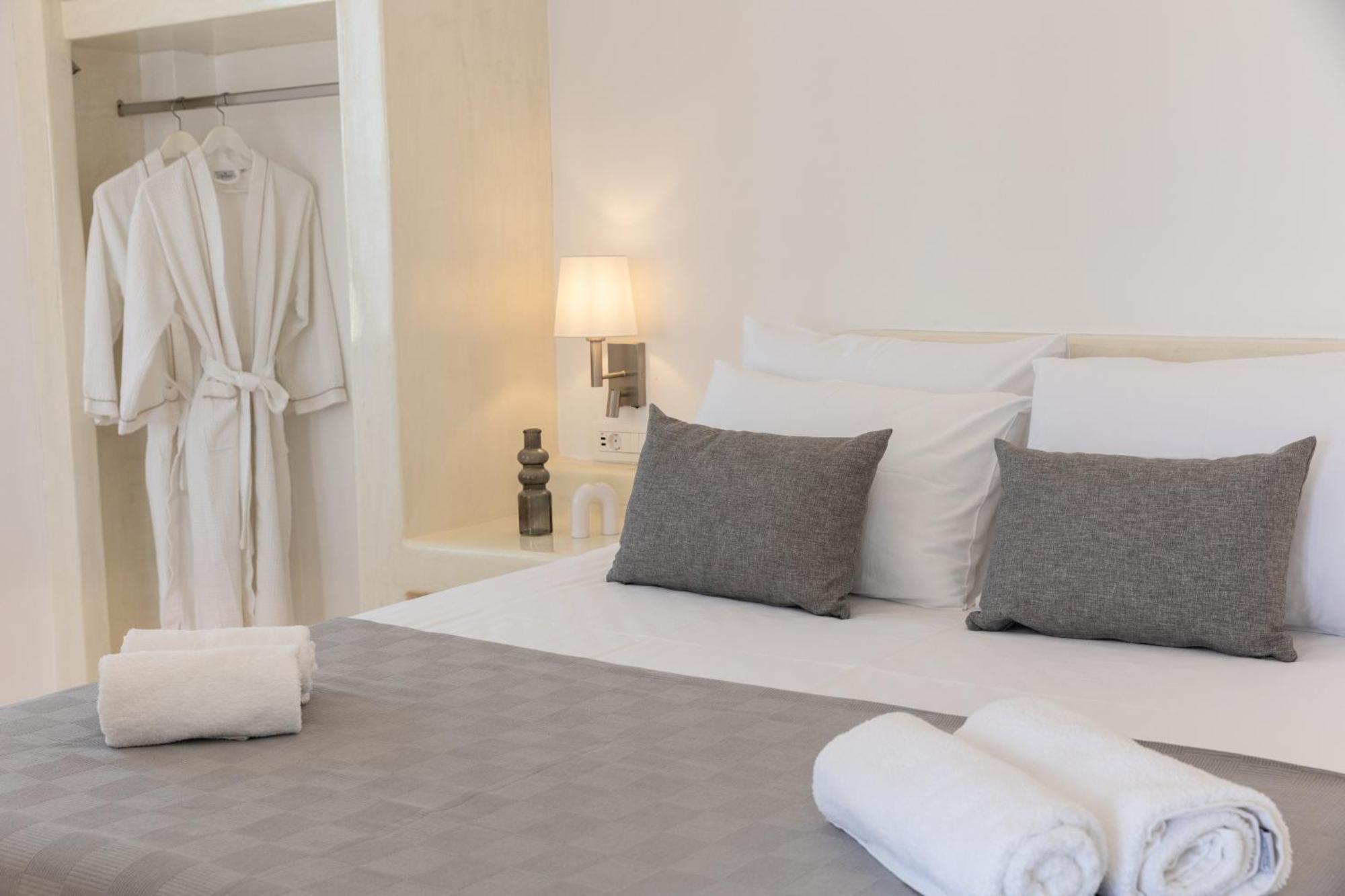 Theophrasti Suites Foinikia  ภายนอก รูปภาพ