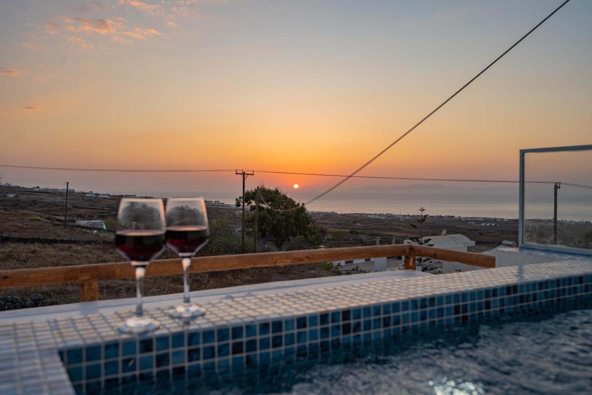 Theophrasti Suites Foinikia  ภายนอก รูปภาพ