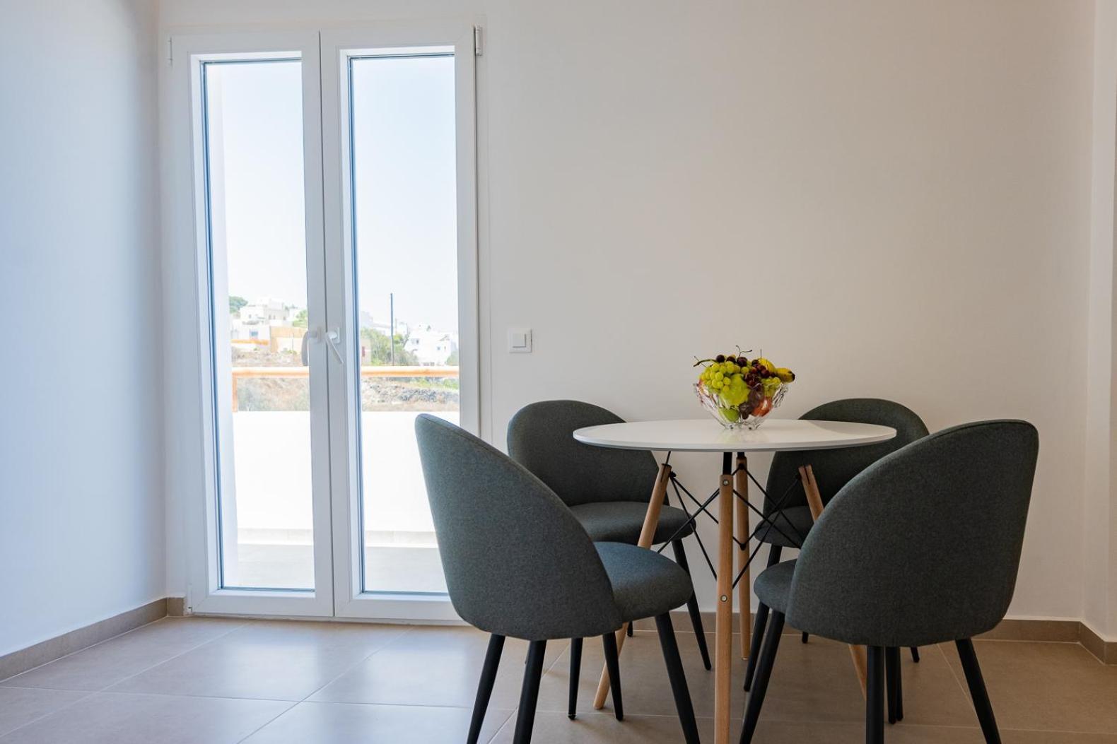 Theophrasti Suites Foinikia  ภายนอก รูปภาพ